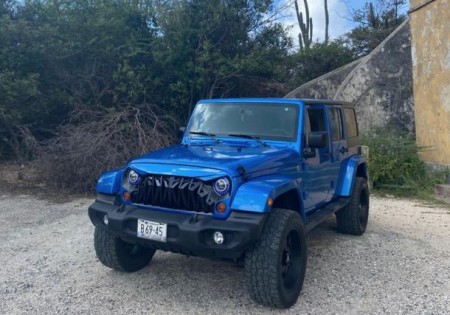 Jeep Wrangler Sahara blue